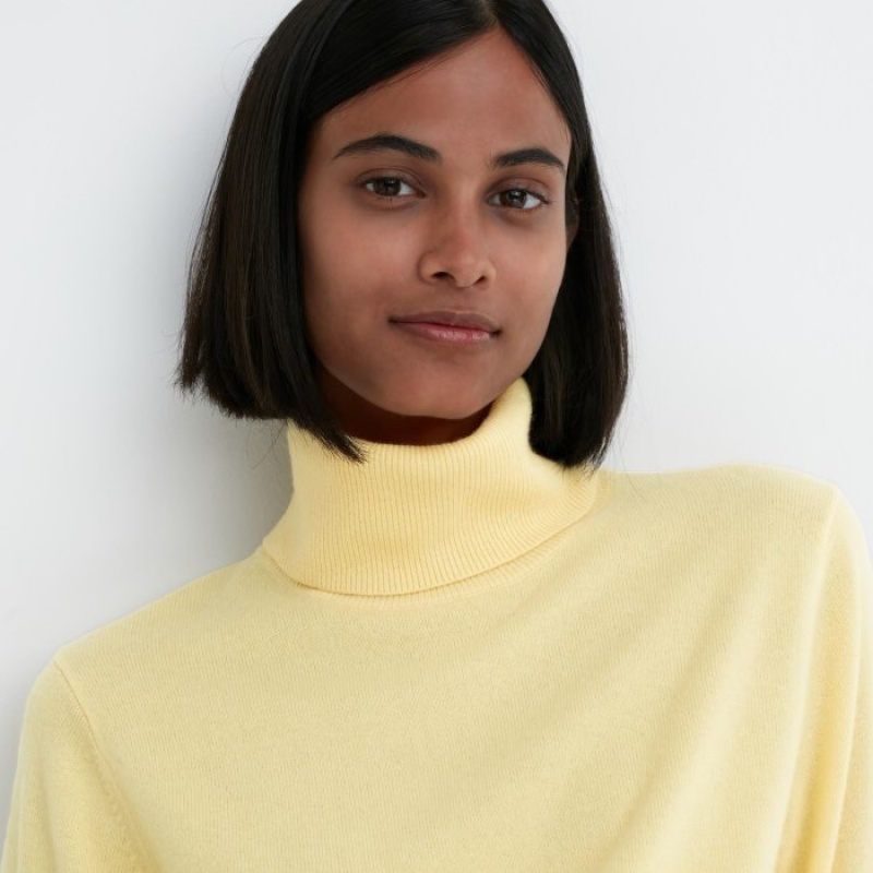 Women Uniqlo Cashmere Turtleneck Sweaters Yellow | 2766884